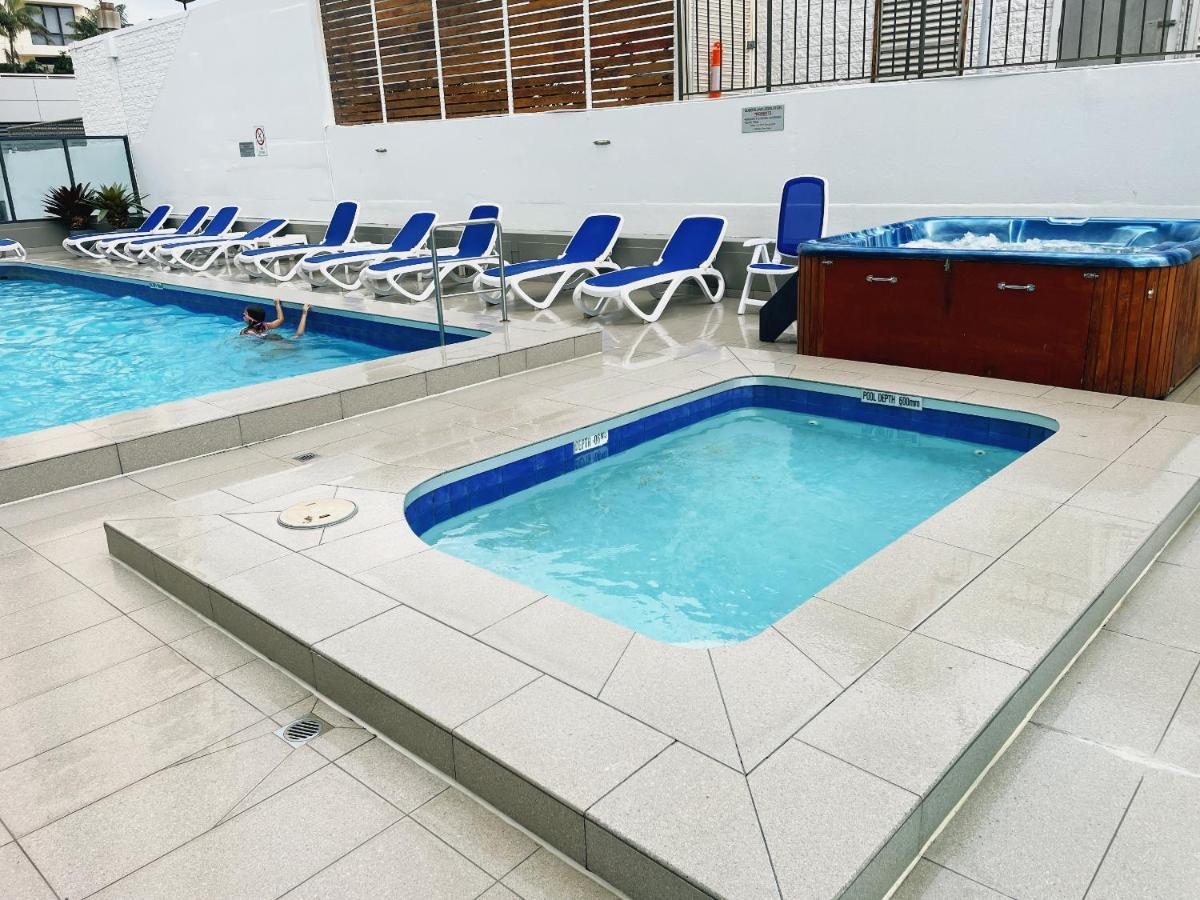 1 Bedroom And 1 Living Room Family Suite Gold Coast Exterior photo